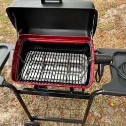 Electric BBQ in excellent condition, heats up quickly and cooks evenly.