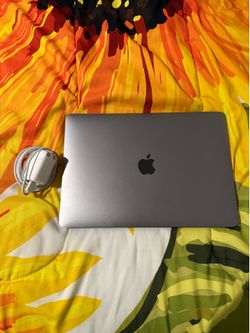 Excellent Condition 2020 Silver Macbook Air