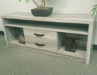 Light gray TV stand (60")