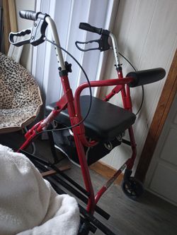 New Rolator !!Hand Brakes,!!Never Used With Booklet