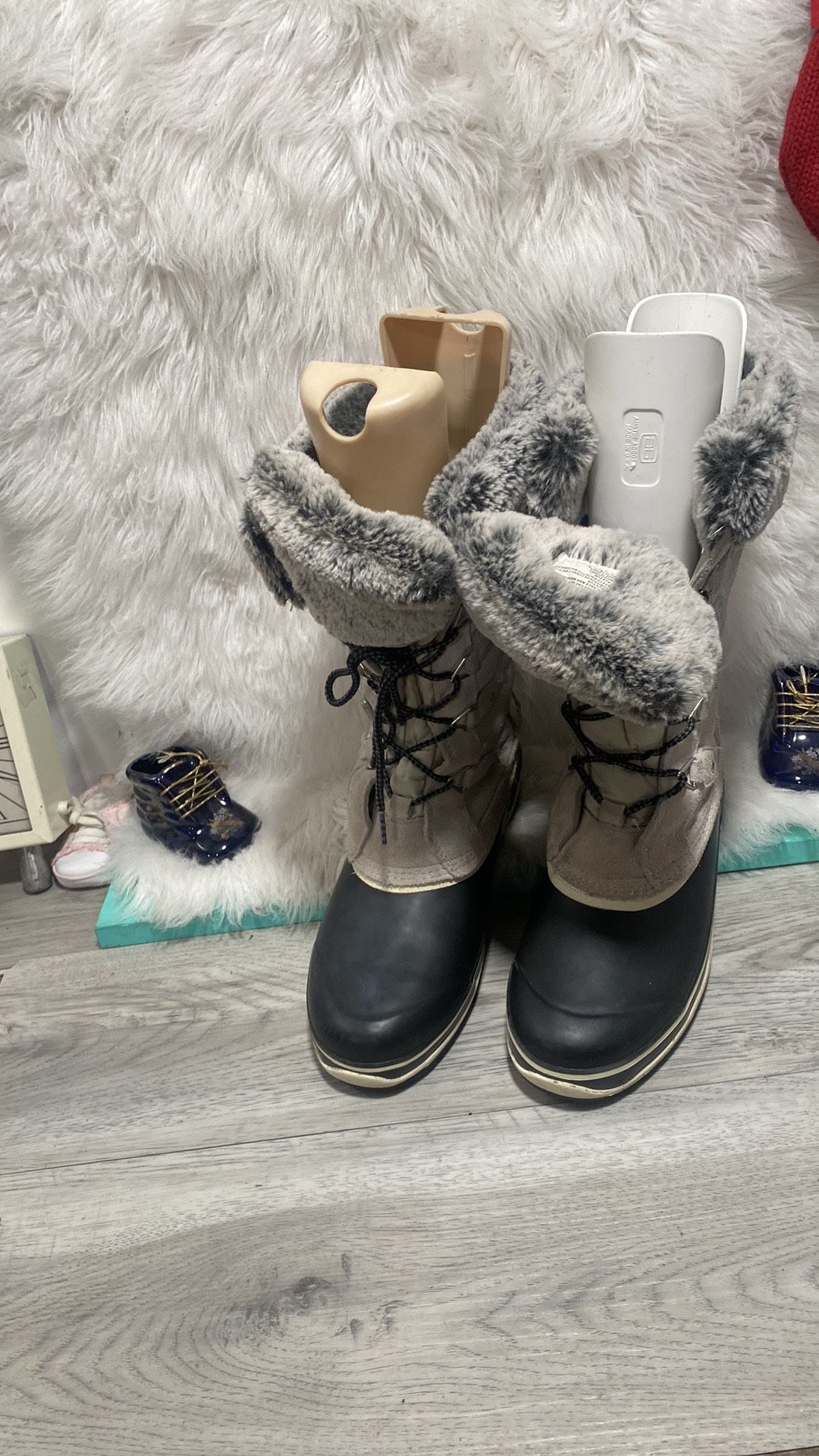 Khombu Emily style snow boots size 11