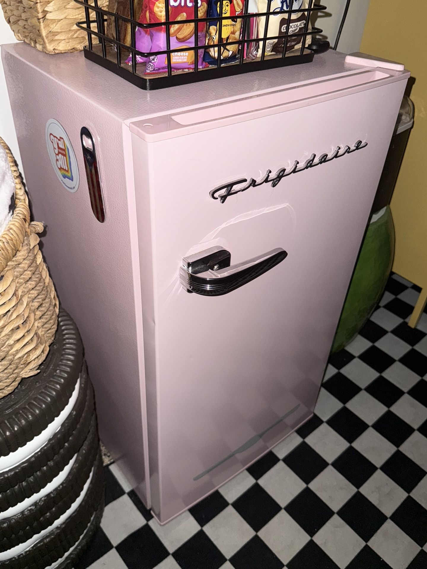 Retro Frigidaire Fridge - "Mini Fridge" - Pink