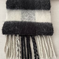 women's scarf  ,,BANANA REPUBLIC’’ 88*12.5 Inch
