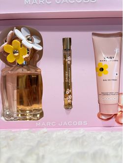 Marc Jacobs Daisy Eau So Fresh Perfume Gift Set
