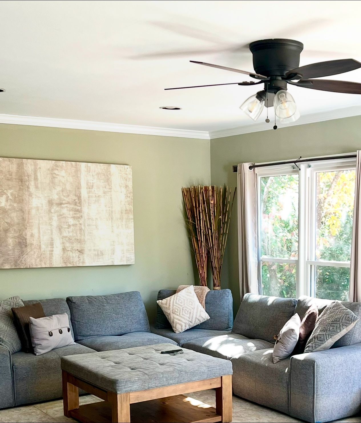 Gray Pull Apart Sectional With Fabric Coffee Table