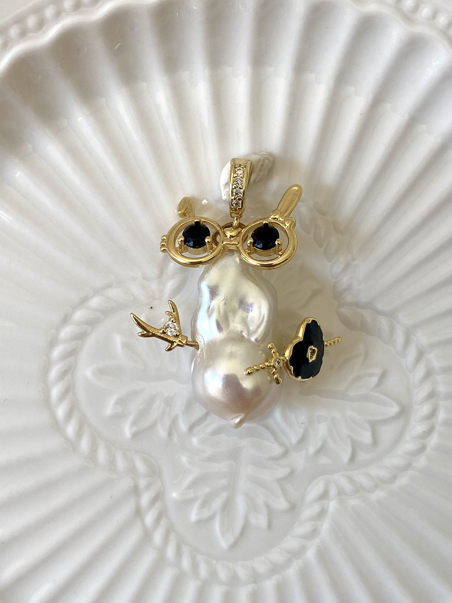 Flameball Pearl With Black Enamel Glasses Pendant