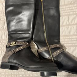 MK Boots Size 9