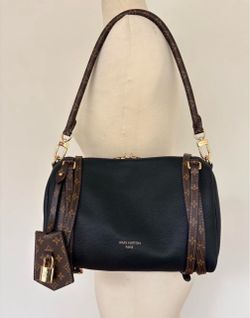 Leather shoulder bag