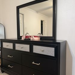 Queen Bedroom Set