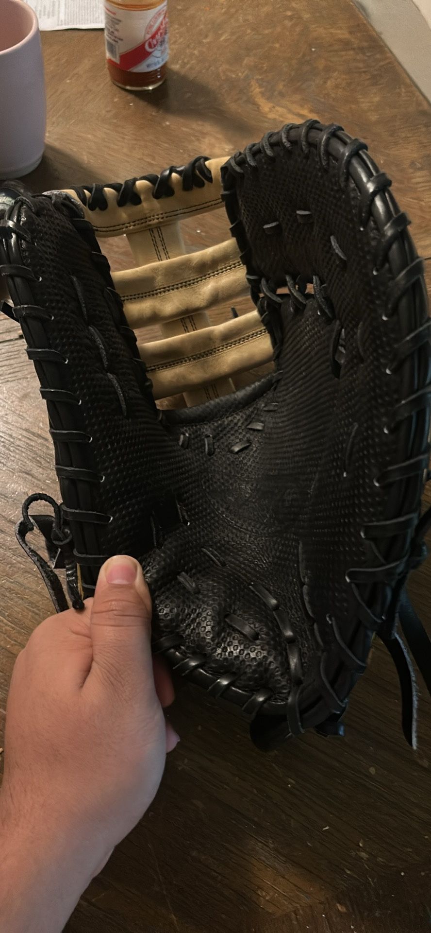 Wilson A2k Right Handed First baseman Glove