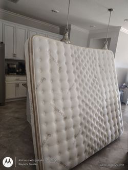 Saatva 👑 King Mattress And Box Springs Plus Memory Mattress Topper