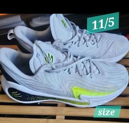 Shoes Size  11/5