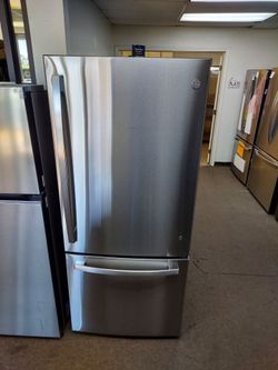 GE 21cu.ft Bottom-Freezer Refrigerator