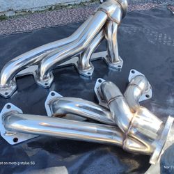 Aftermarket Headers For a Ford Motor
