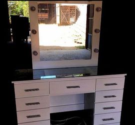 White Vanity Desk with Hollywood Mirror