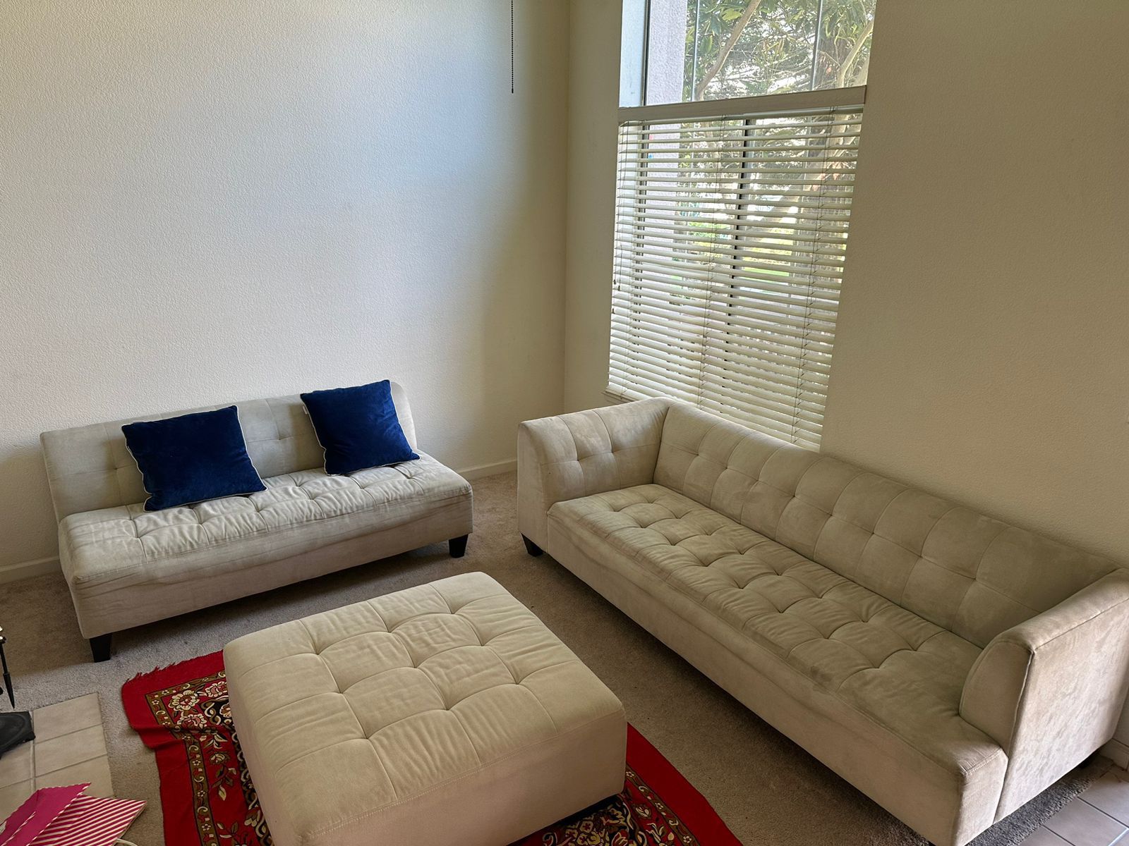 Moving Out - Sofa Ottoman + 3 Seats + 2 Seats 