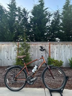 Trek Navigator 2.0 Large Comfort Hybrid Bike – 21 Speed
