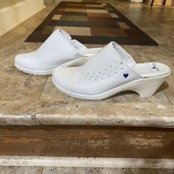 Nurse Mates Women's Pillow Top White Leather Comfort Mule Nursing Shoe Size 11 M