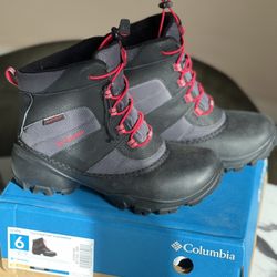Big Kid 6 Size Columbia winter boots. New