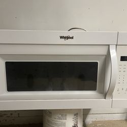 Whirlpool Microwave Free Delivery for Sale in Alafaya, FL - OfferUp