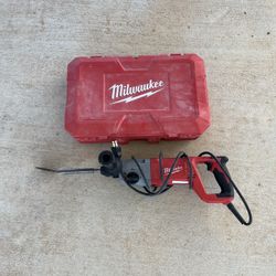 Milwaukee 5262-21 120V 1" SDS Plus Rotary Hammer Kit w/ Depth Rod, chisel Bit won’t come out ,is stock , but still works , la cuchara esta storada, 