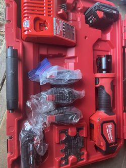 Milwaukee Short Throw Press Tool