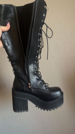 Black chunk boots size 6.5