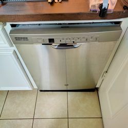 (FOR PARTS/DOES NOT WORK) GE Dishwasher 