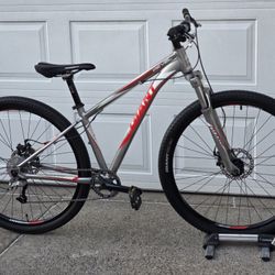 29er Giant Mountain Bike 