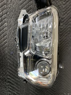 Toyota Tacoma Headlight (Left)