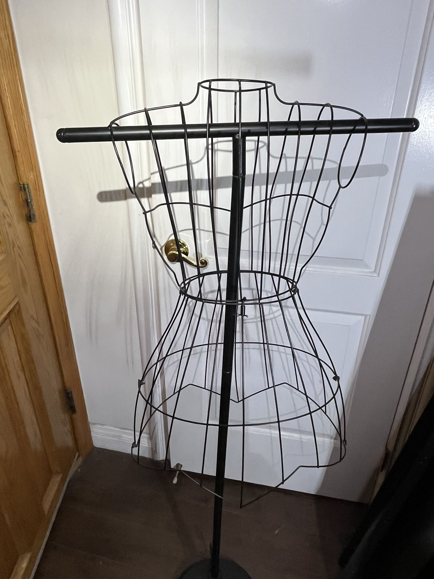 Female Wire Mannequin