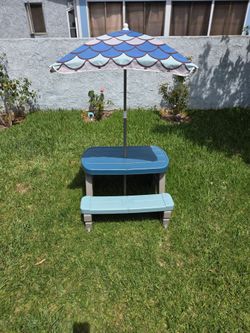 Little Tykes Step 2 Picnic Table with Umbrella