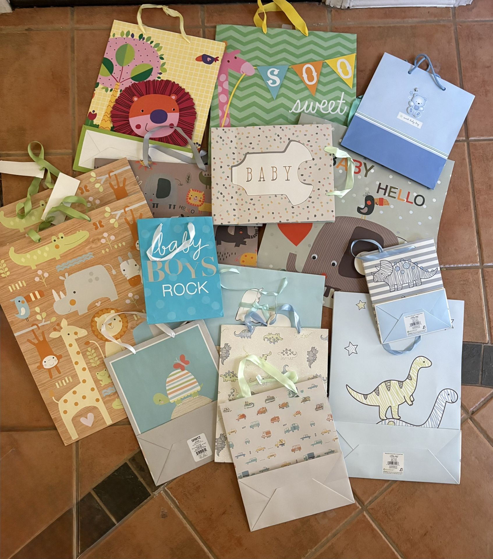 (15) Various Sizes Gift Bags. . Baby/kids