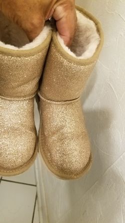 Sz13 childrens uggs yes available mint pet smk free