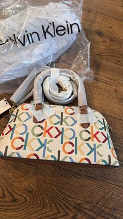 BRAND NEW CALVIN KLEIN PURSE