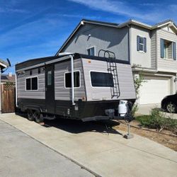 2006 Toy hauler 21 '