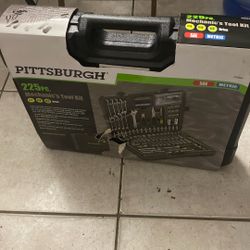 225 Pc Mechanics Tool Set  $90.00 OBO 