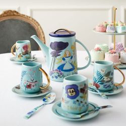 Genuino, original, auténtico Disney Store
Juego de cuatro tazas de té con platillos a juego diseñados con formas "deformadas" Wonderland
Diseños adapt