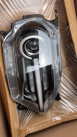 2021-23 Ford Bronco Headlight Passenger
