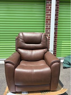 🔥 SALE! Moto Motion Weslin Zero Gravity Power Recliner