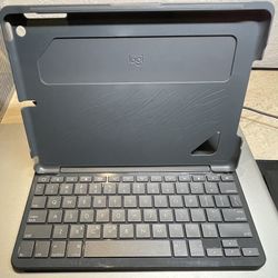 Logitech Slim Folio iPad With Integrated Bluetooth Keyboard New In Box