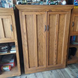 Beautiful Finished Oak Entertainment Center