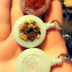 retractable badge holder