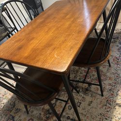 Dining Room Table And Chairs 