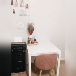 Table / Desk 
