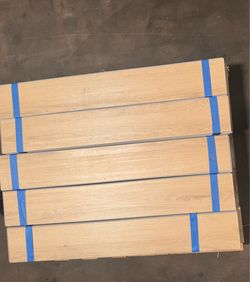 Light Natural Oak Plank Flooring (386 sq ft) *$1.25/ piece*