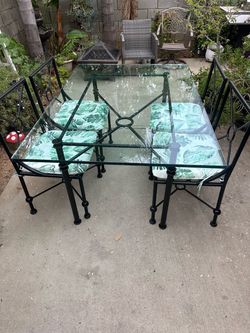 Table with 4 chairs