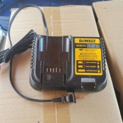 Like New 12v/20v Dewalt Charger. Cargador De Bateria!