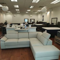 *Fall Sale Event*---Portofino Stunning Leather Sectional Sofa---Delivery And Easy Financing Available 👍