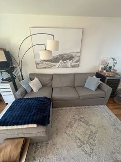 Gray Sectional Sleeper Sofa with Chaise / Pull-Out Bed